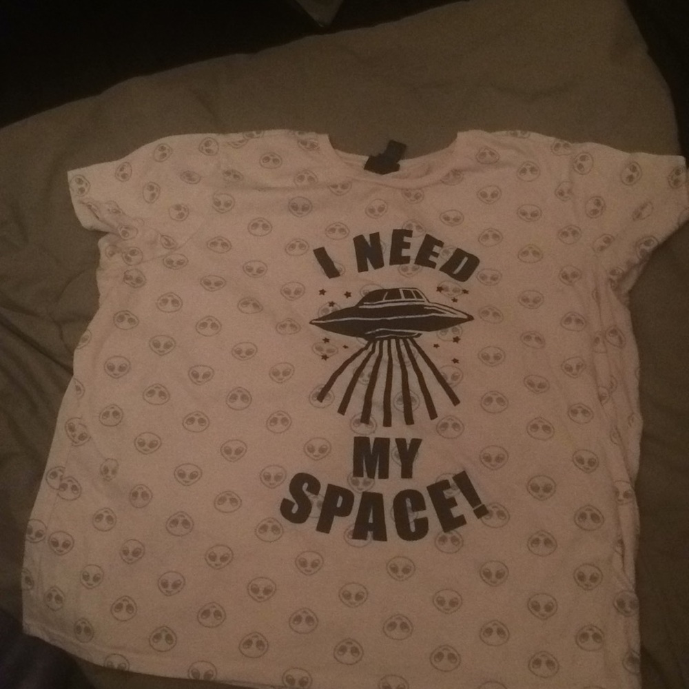 Alien tee